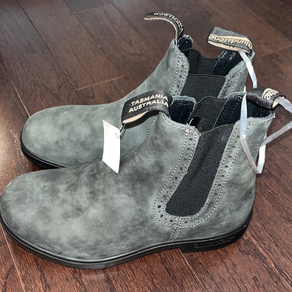 NWT BLUNDSTONE 1630 WOMEN'S ORIGINALS
HIGH TOP BOOTS - RUSTIC BLACK - Picture 4 of 8